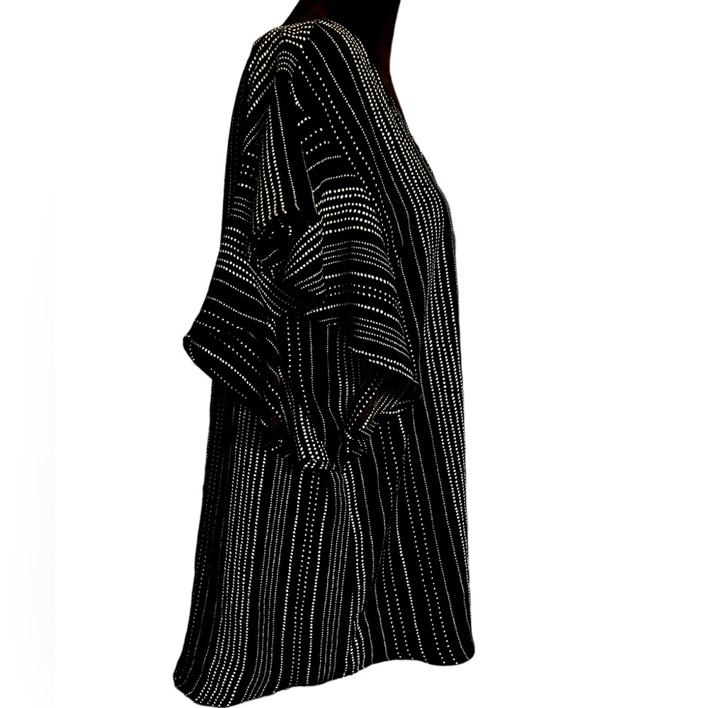 Simply Styled Black & White striped tunic length top in XLP. Like New. - Picture 3 of 4